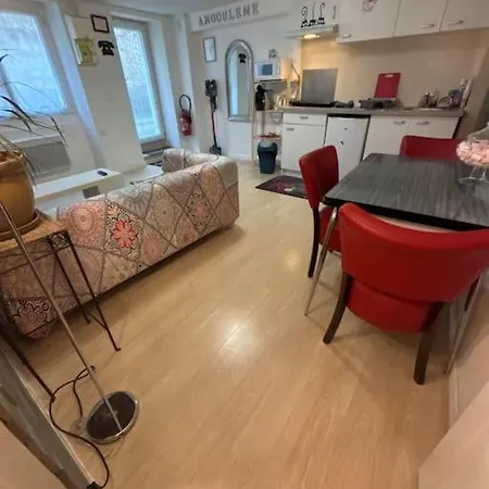 Maisonnette De A 2 Kms Du Centre Angoulême