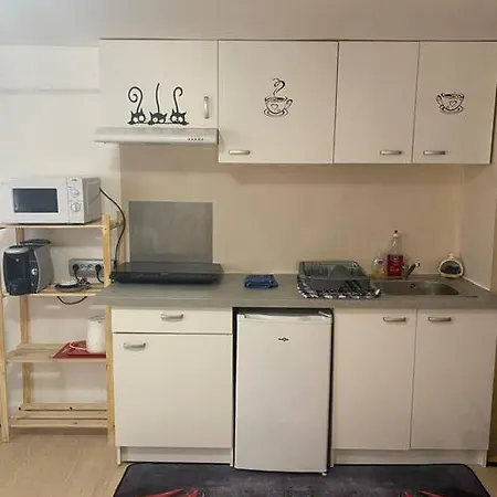 Maisonnette De A 2 Kms Du Centre Appartement